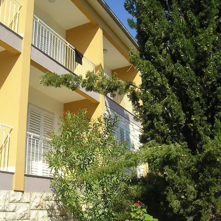 Apts & Rooms Frano - 50M From Beach Vela Luka