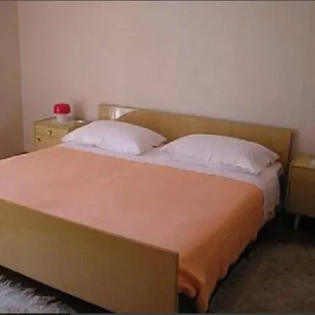 Apts & Rooms Frano - 50M From Beach