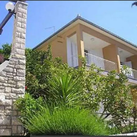 Guest house Apts & Rooms Frano - 50M From Beach Vela Luka
