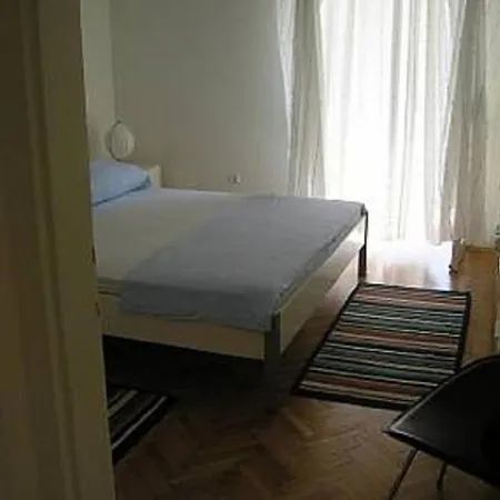 Apts & Rooms Frano - 50M From Beach