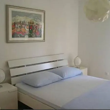 Apts & Rooms Frano - 50M From Beach Affittacamere Vela Luka